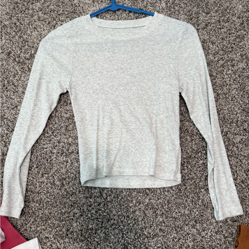 American Eagle Outfitters Light Gray Long Sleeve Tee